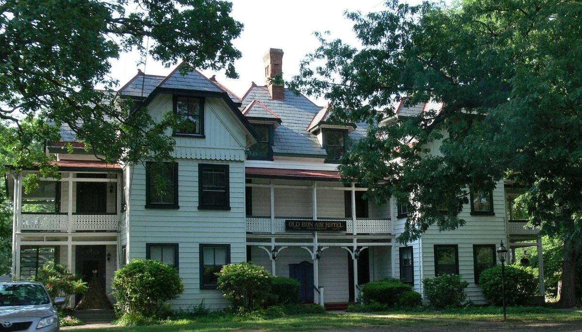 Victorian-era Bon Air Hotel Annex in the Bon Air Historic District, Chesterfield County